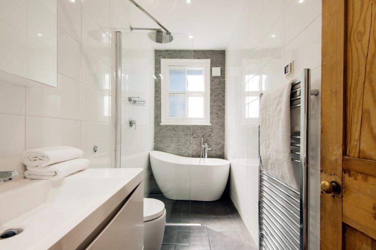Modern Family Home In London Close To Amenities And Train Eksteriør billede