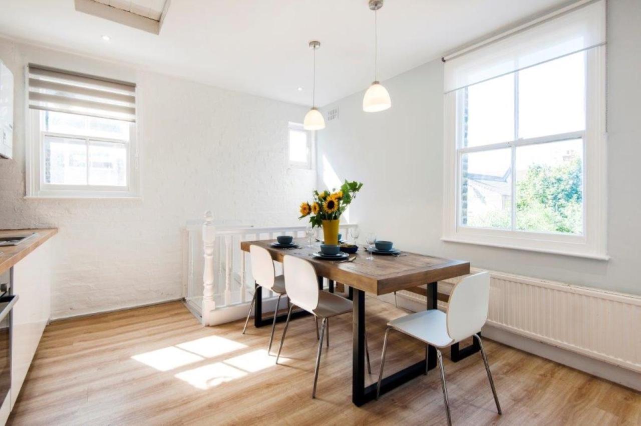 Modern Family Home In London Close To Amenities And Train Eksteriør billede